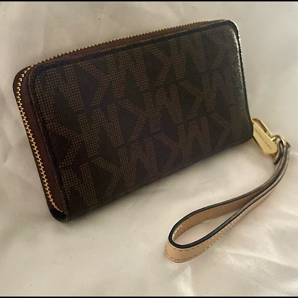 Michael Kors Wristlet - Picture 2 of 7